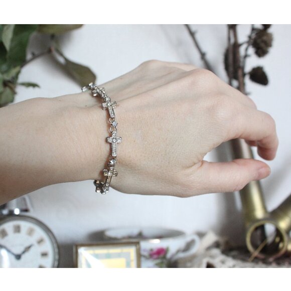 Vintage Avon silver tone cross bracelet with rhinestones - Picture 2 of 14